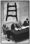 351388 Afbeelding van de persconferentie in het museum de Zonnehof te Amersfoort naar aanleiding van het plan om een ...